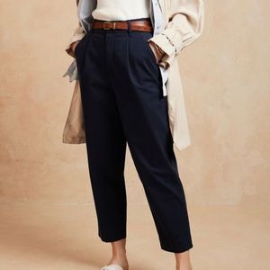 ☀️SALE!!!☀️ BANANA REPUBLIC High-Rise Crop Chino, Navy, Size 4